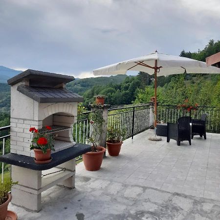 فيلا فاريسى ليجورفي Agriturismo Merlotta المظهر الخارجي الصورة