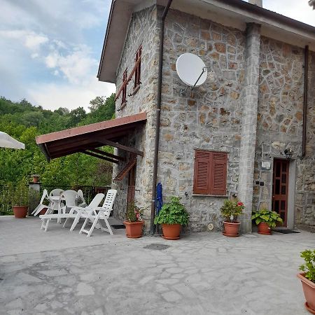 فيلا فاريسى ليجورفي Agriturismo Merlotta المظهر الخارجي الصورة