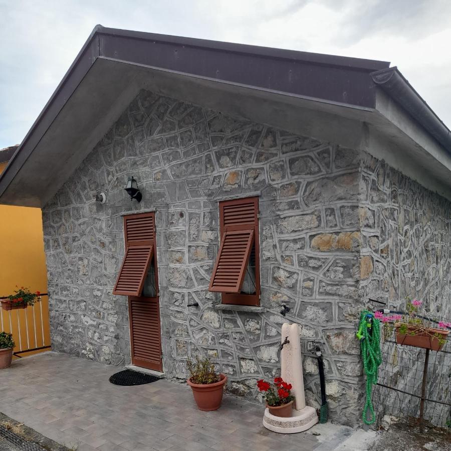 فيلا فاريسى ليجورفي Agriturismo Merlotta المظهر الخارجي الصورة